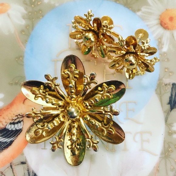 Vintage Jewelry - LAST CHANCE VTG Metal Floral Brooch & Earrings